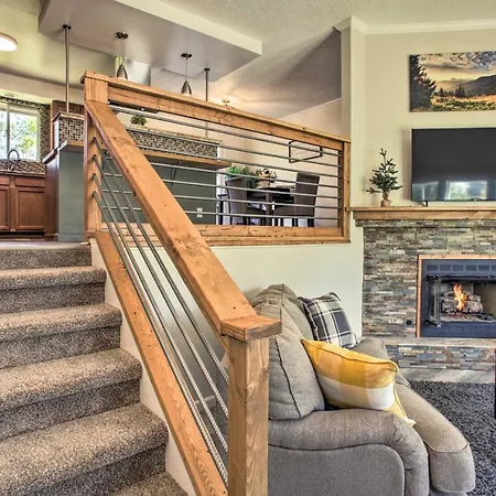 Lovely Riverview Retreat Modern 2-Bed Gem Awaits!